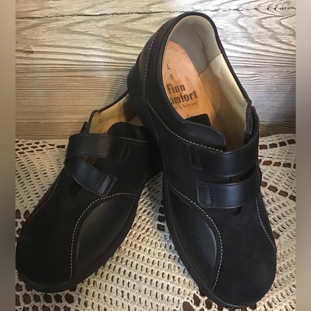 Finn Comfort Black Velcro Leather Shoes size 5(European), size 8 Canadian